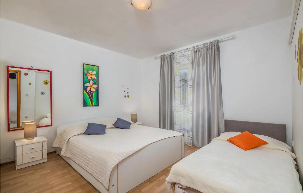 Nice Apartment In Cres With House Sea View