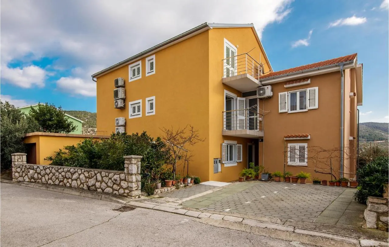 Nice Apartment In Cres With House Sea View